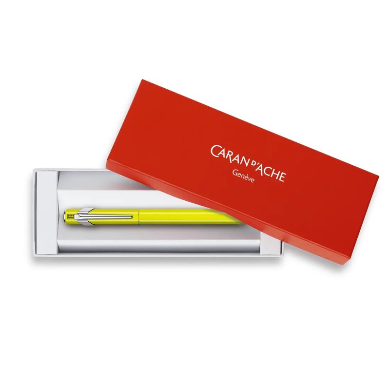 Pluma Fuente Caran d'Ache 849