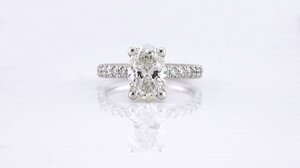 Anillo de Compromiso con Diamantes de Laboratorio Corte Ov